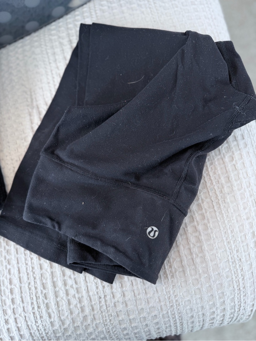 lululemon - women’s Black capri leggings - size 8